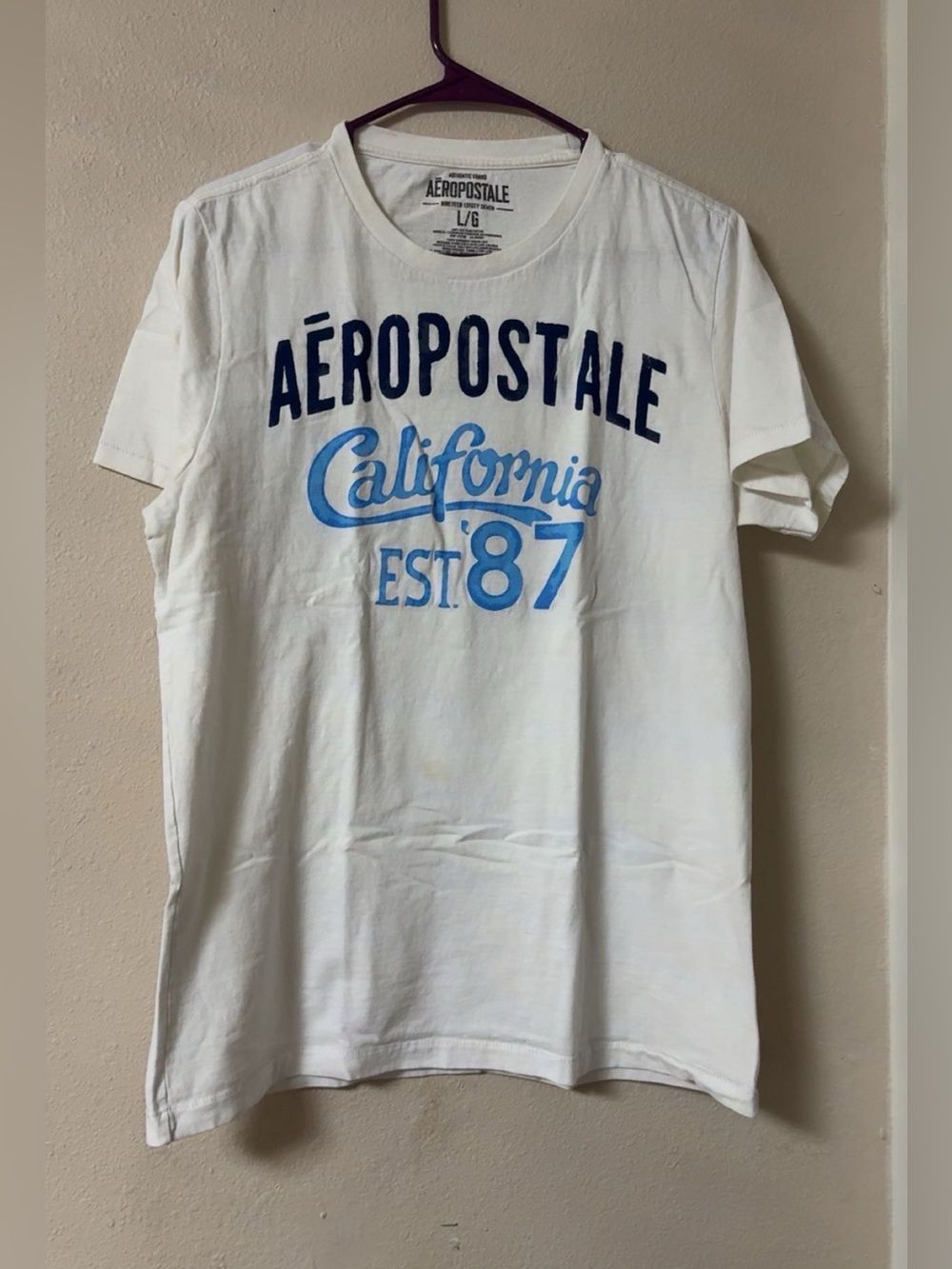 Aeropostale White Tee with Navy and Light Blue California Graphic